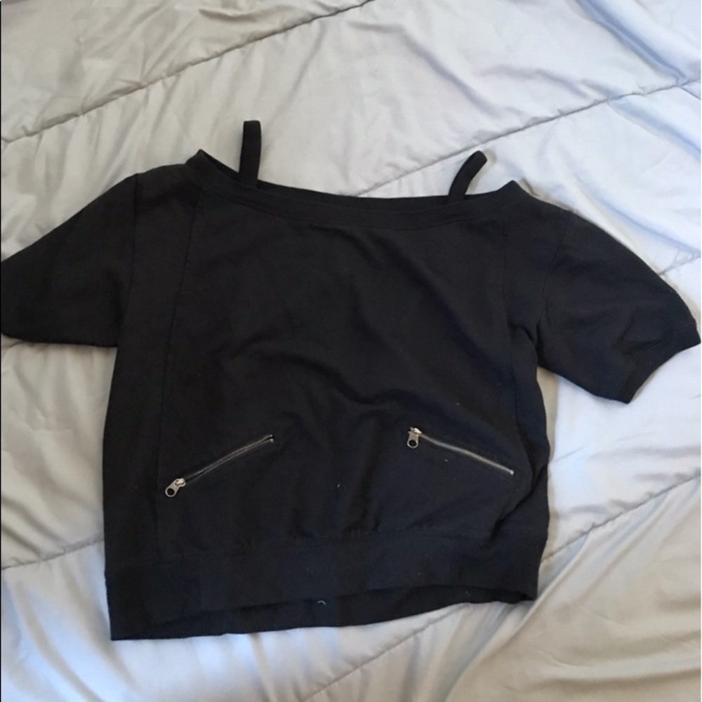 Black crop top sweater with zippers